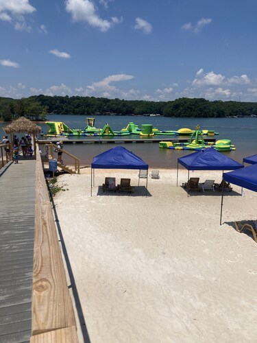 Almost Perfect Cabin with an access to Lake Hartwell