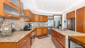 Comfort Condo | Private kitchen