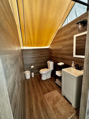 Bathroom - Grand Canyon Glamping Resort (Meadview)