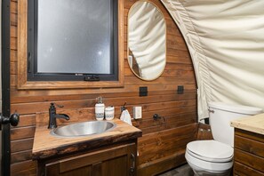 Glamping Wagon - Includes Shower/Restroom | Living area