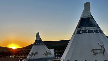 Glamping Tipi - Includes sink & toilet / No shower | Exterior