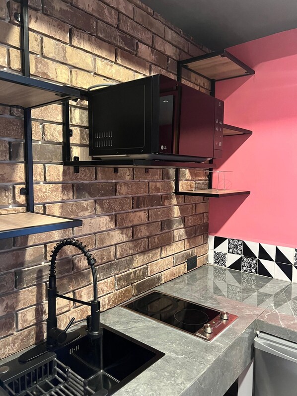 Executive Double Room, 2 Queen Beds, Kitchenette | Minibar, free WiFi, bed sheets