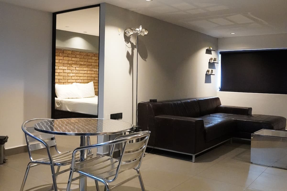 Executive Studio, 1 Queen Bed, Kitchenette, City View | Living area | 30-inch Smart TV with satellite channels, TV