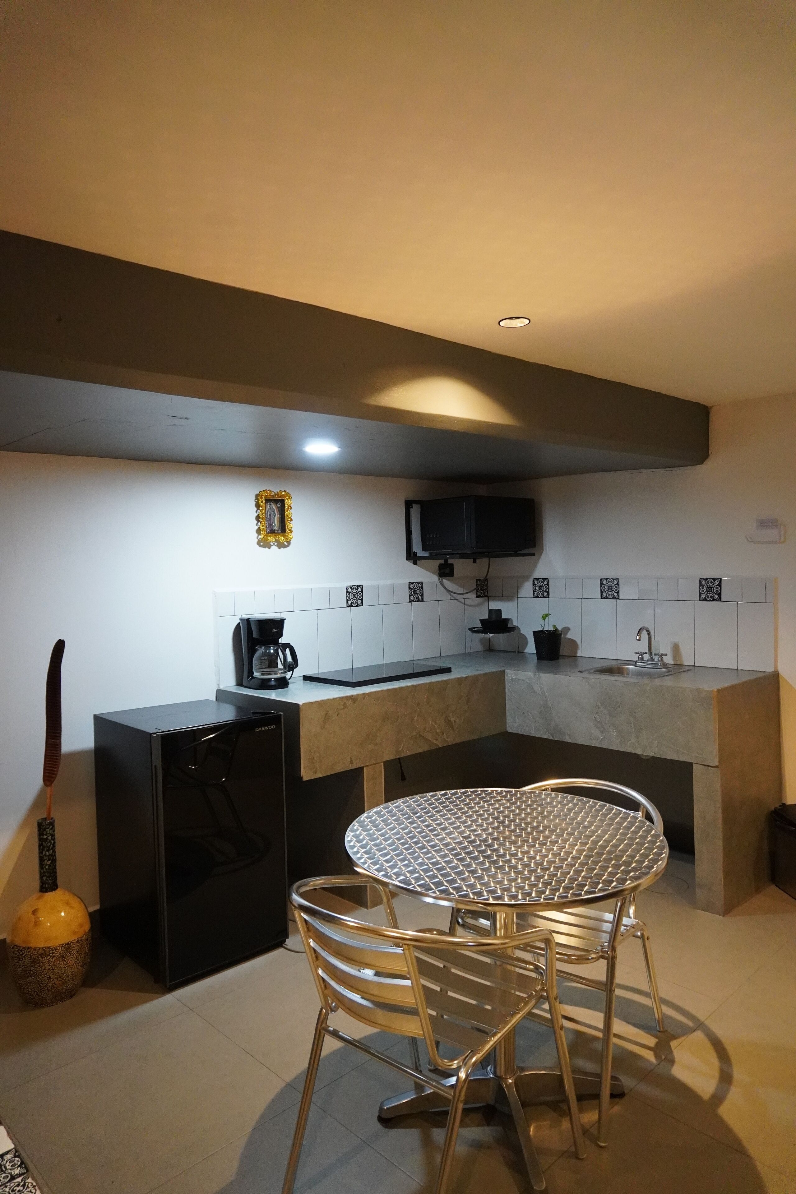 Foto - Estudios amueblados y equipados con cocineta en ubicación Céntrica MTY