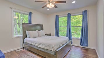4 bedrooms, desk, iron/ironing board, travel crib