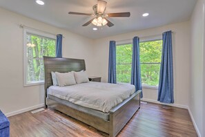 4 bedrooms, desk, iron/ironing board, travel crib