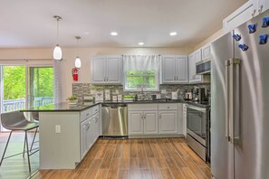 Fridge, microwave, stovetop, dishwasher