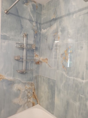 Combined shower/tub