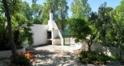 Detached villa with garden a few meters from the sea