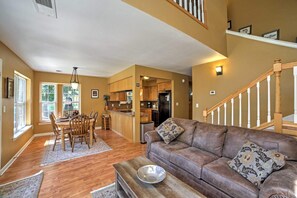 Téléviseur connecté, lecteur de DVD, livres, imprimante