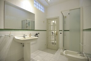 Basic Apartment, Private Bathroom (Casa Alice) | Bathroom - Casa Alice (Alghero)