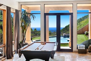 غرفة الألعاب