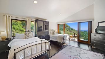 4 bedrooms, desk, iron/ironing board, free WiFi