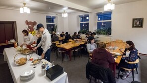 Daily buffet breakfast (NOK 90 per person)
