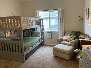 4 bedrooms, desk, iron/ironing board, free WiFi
