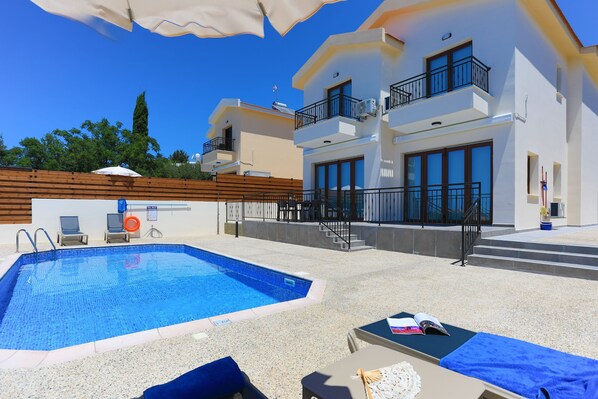 Pool - Villa Ernica: Holiday Villa To Rent, Pool, Views, WiFi, A/C (Meladeia)