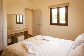 3 chambres, fer et planche à repasser, accès à Internet, literie fournie