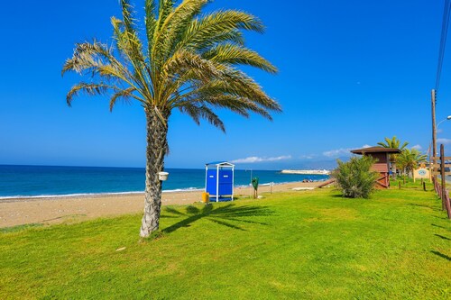 Villa Kerastis: Modern Holiday Villa Rental, Large Pool, Views, WiFi, A/C