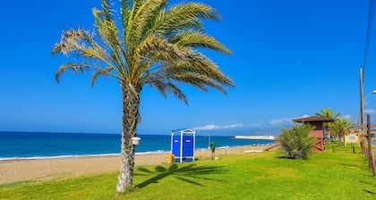 Villa Kerastis: Modern Holiday Villa Rental, Large Pool, Views, WiFi, A/C