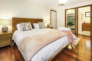 4 bedrooms, desk, iron/ironing board, travel cot