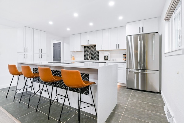 Geladeira, micro-ondas, fogão, cooktop