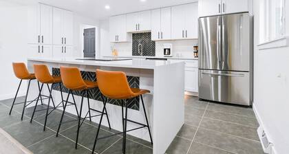 Modern Family Oasis ~ 5★ Location, Games, Backyard