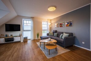 TV, stereo - Wattperle - Wunderschöne Obergeschosswohnung in Greetsiel (Krummhörn)