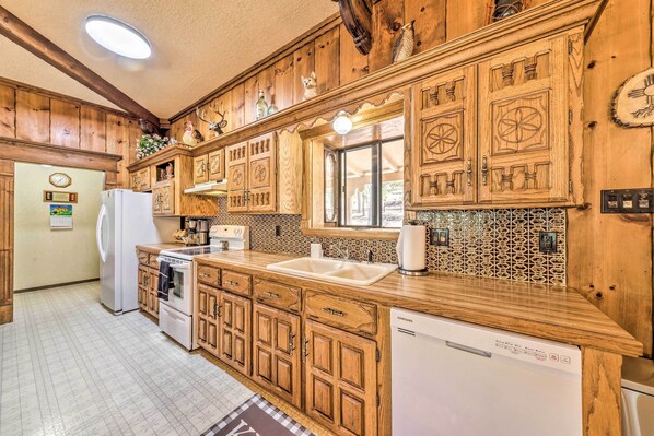 Fridge, microwave, stovetop, dishwasher