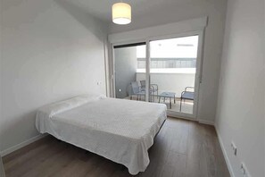 2 Schlafzimmer, B ügeleisen/Bügelbrett, Reisekinderbett, kostenloses WLAN