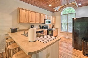 Fridge, microwave, stovetop, dishwasher - Pond On-Site! Dog-Friendly Blue Ridge Mtn Retreat (Banner Elk)