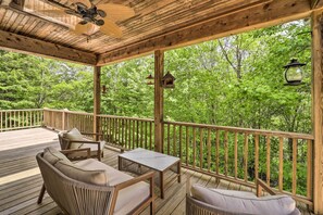 Terrace/patio - Pond On-Site! Dog-Friendly Blue Ridge Mtn Retreat (Banner Elk)