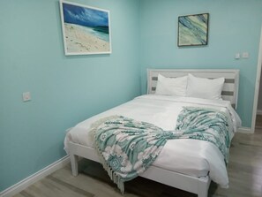 1 bedroom, iron/ironing board, free WiFi, bed sheets - 5 minutes from the beach. Newly built modern apartments in ST.Lucia!! (Choc)