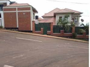 Property grounds - Kigali gorgeous Studio (Kigali)