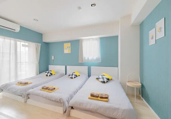 1 habitación, escritorio, tabla de planchar con plancha y wifi gratis 