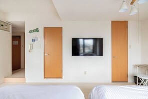 1 habitación, escritorio, tabla de planchar con plancha y wifi gratis 