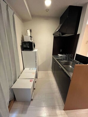 雪櫃、微波爐、爐具、電熱水壺