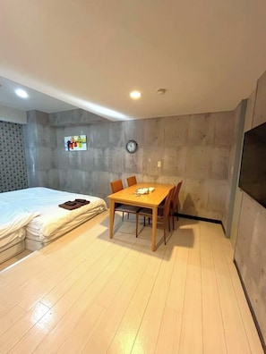 1 bedroom, desk, iron/ironing board, free WiFi