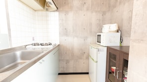Fridge, microwave, stovetop, cookware/dishes/utensils