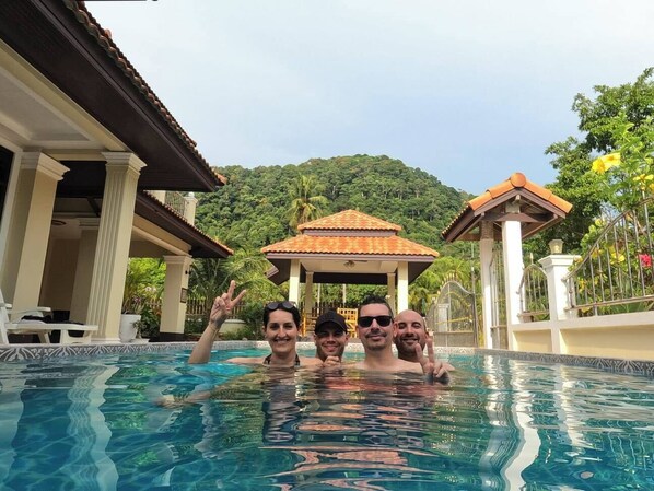 Utomhuspool