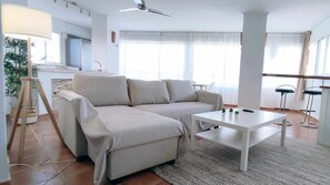 Smart TV - Torrox Vibes Beachfront Apartment (Torrox-Costa)