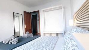 1 slaapkamer, een strijkplank/strijkijzer, gratis wifi, beddengoed