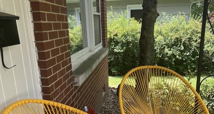 Monthly - Renovated Modern Mid-Century 3Br House - 2 blocks from U of Illinois.