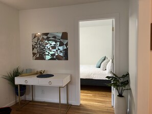 3 habitaciones, escritorio, tabla de planchar con plancha y wifi gratis
