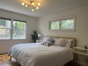 3 soverom, skrivebord, strykejern/-brett og wi-fi (inkludert)