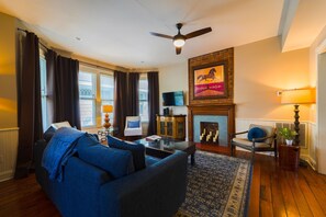 Smart TV, fireplace, DVD player, books