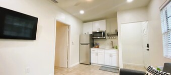 Modern 1BR/1BA Guest House by Universal/Parks