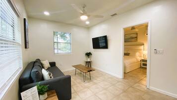 1 chambre, fer et planche Ă repasser, Wi-Fi gratuit, draps fournis