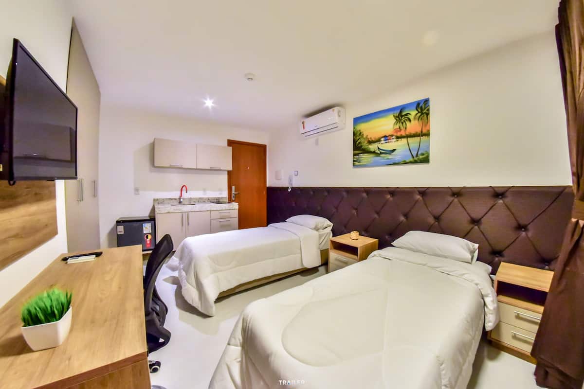 Deluxe Single Room | Dihias secara berasingan, dilengkapkan perabot secara berasingan, meja