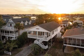 Exterior - Family + Golf Paradise - New HotTub, Fire Pit (Murrells Inlet)