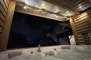 Outdoor spa tub - Family + Golf Paradise - New HotTub, Fire Pit (Murrells Inlet)